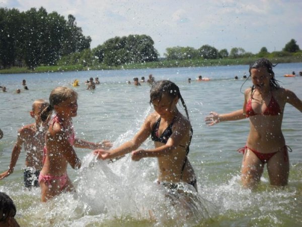 Влітку дітей безплатно вчать плавати. ФОТО